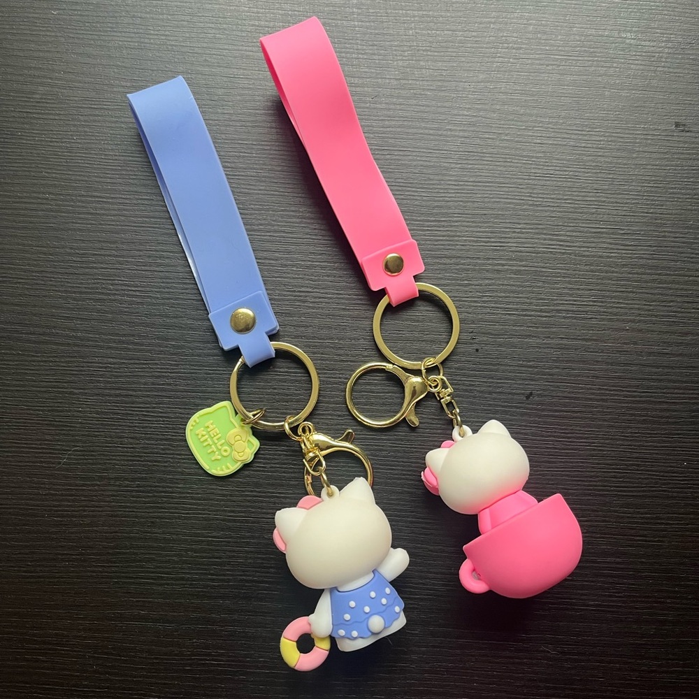 Hello Kitty Keychain Set - Picture 2 of 3